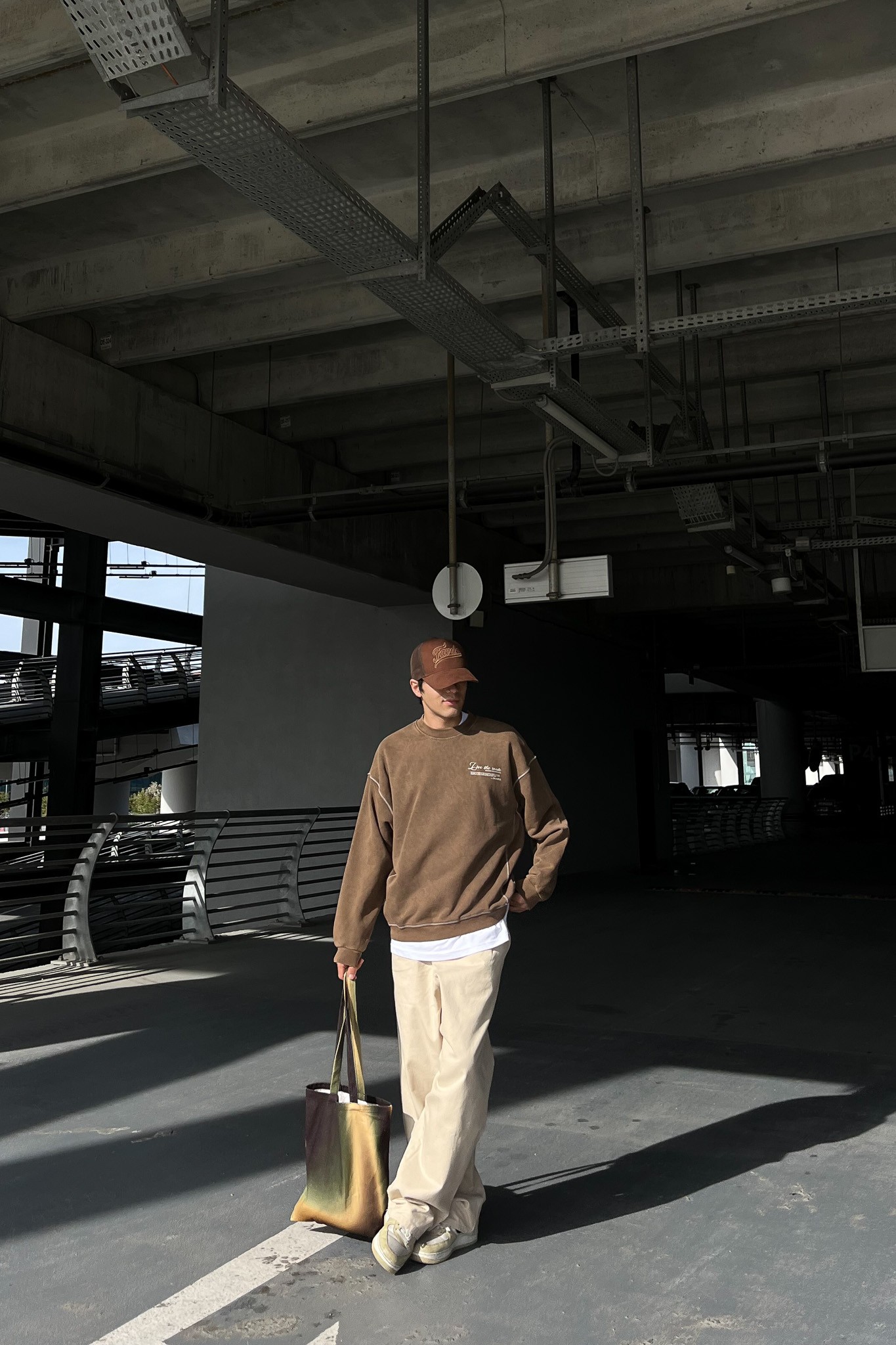 Yıkamalı Cultivate Sırt Baskılı Kahve Sweatshirt