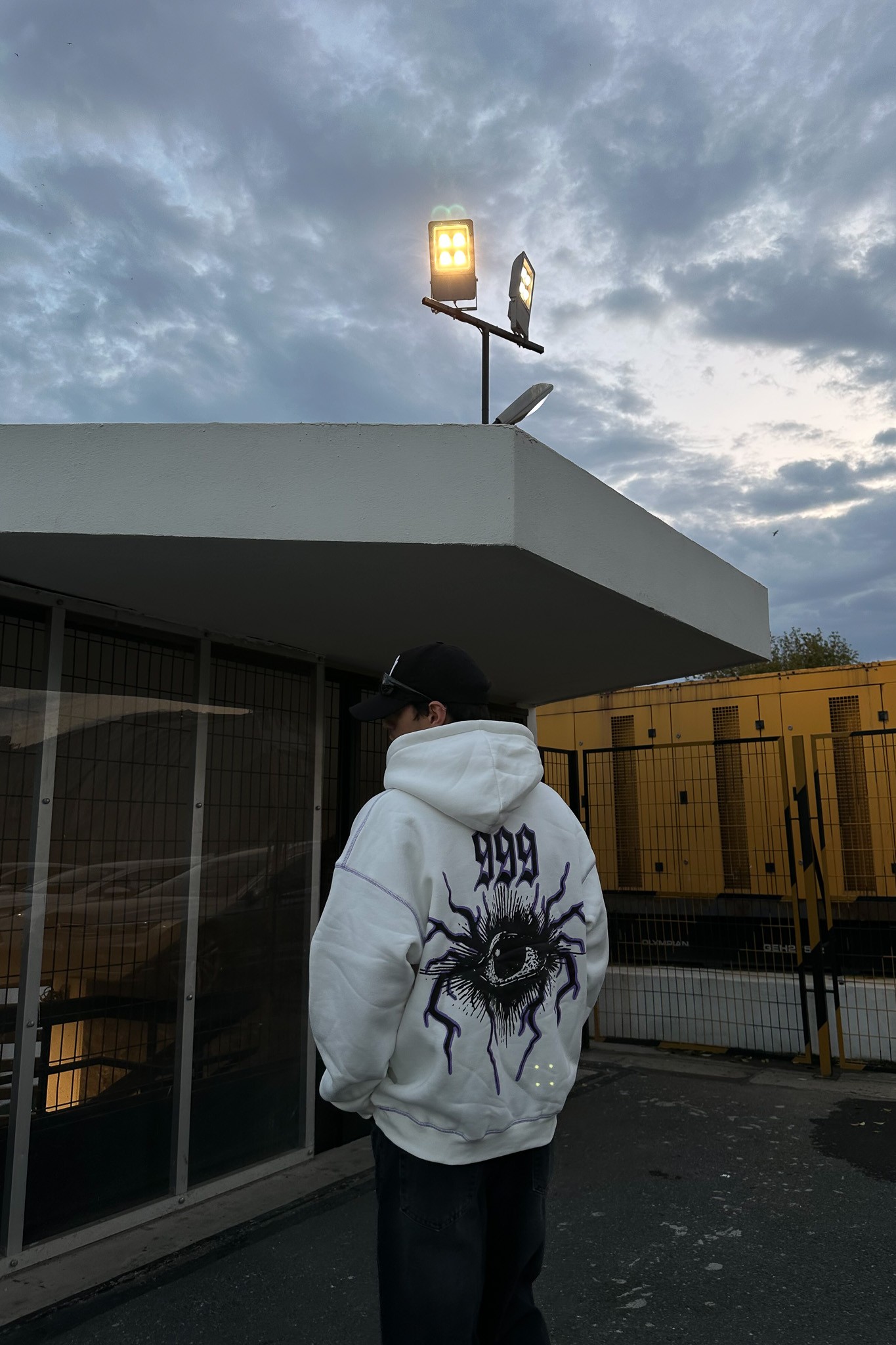 999 Eye Baskılı Beyaz Sweatshirt