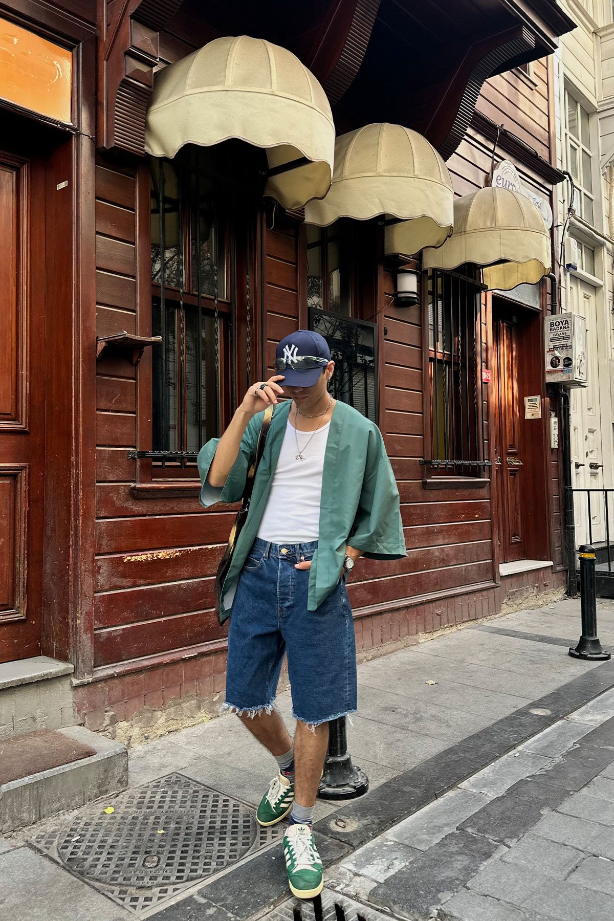 Kesik Paça Denim Şort