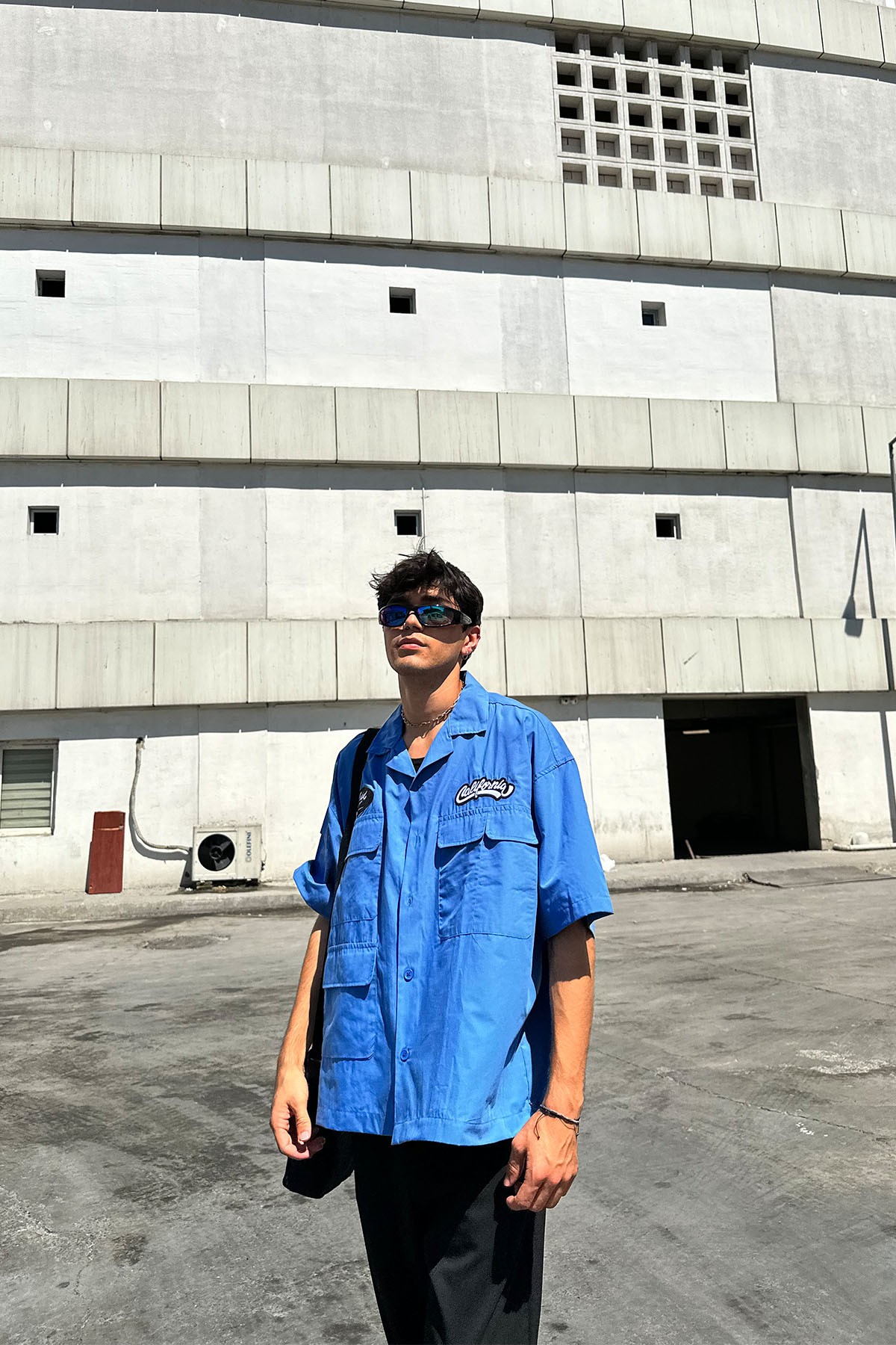 California Baskılı Çok Cepli Oversize Mavi Gömlek