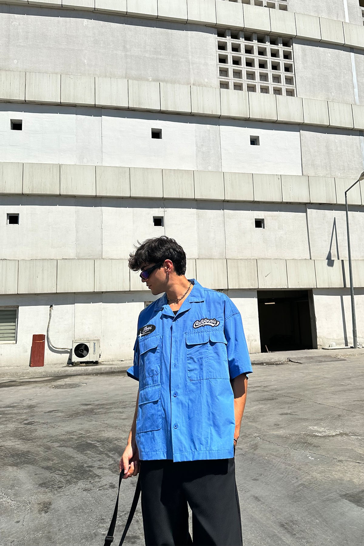 California Baskılı Çok Cepli Oversize Mavi Gömlek