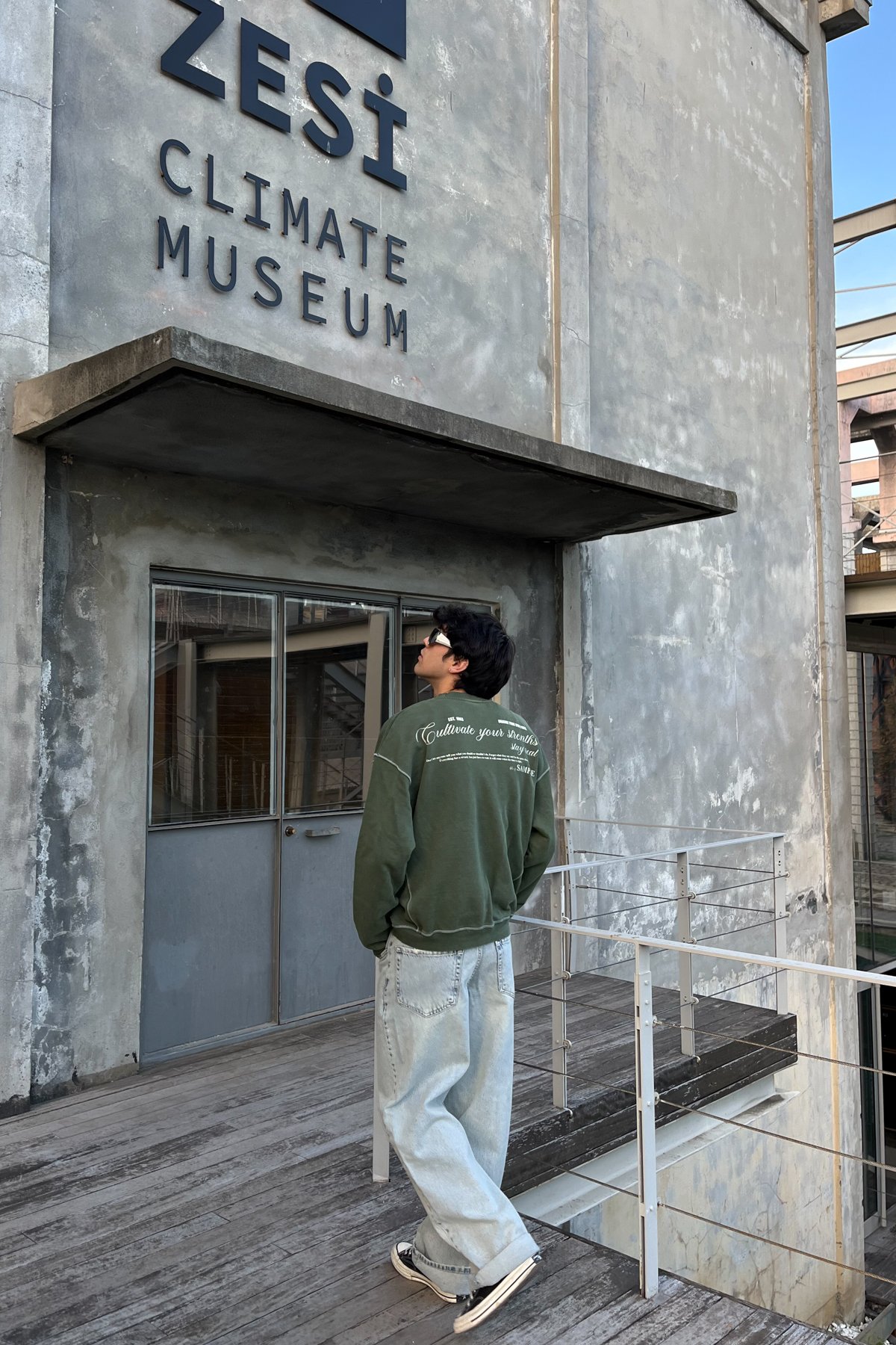 Yıkamalı Cultivate Sırt Baskılı Koyu Yeşil Sweatshirt