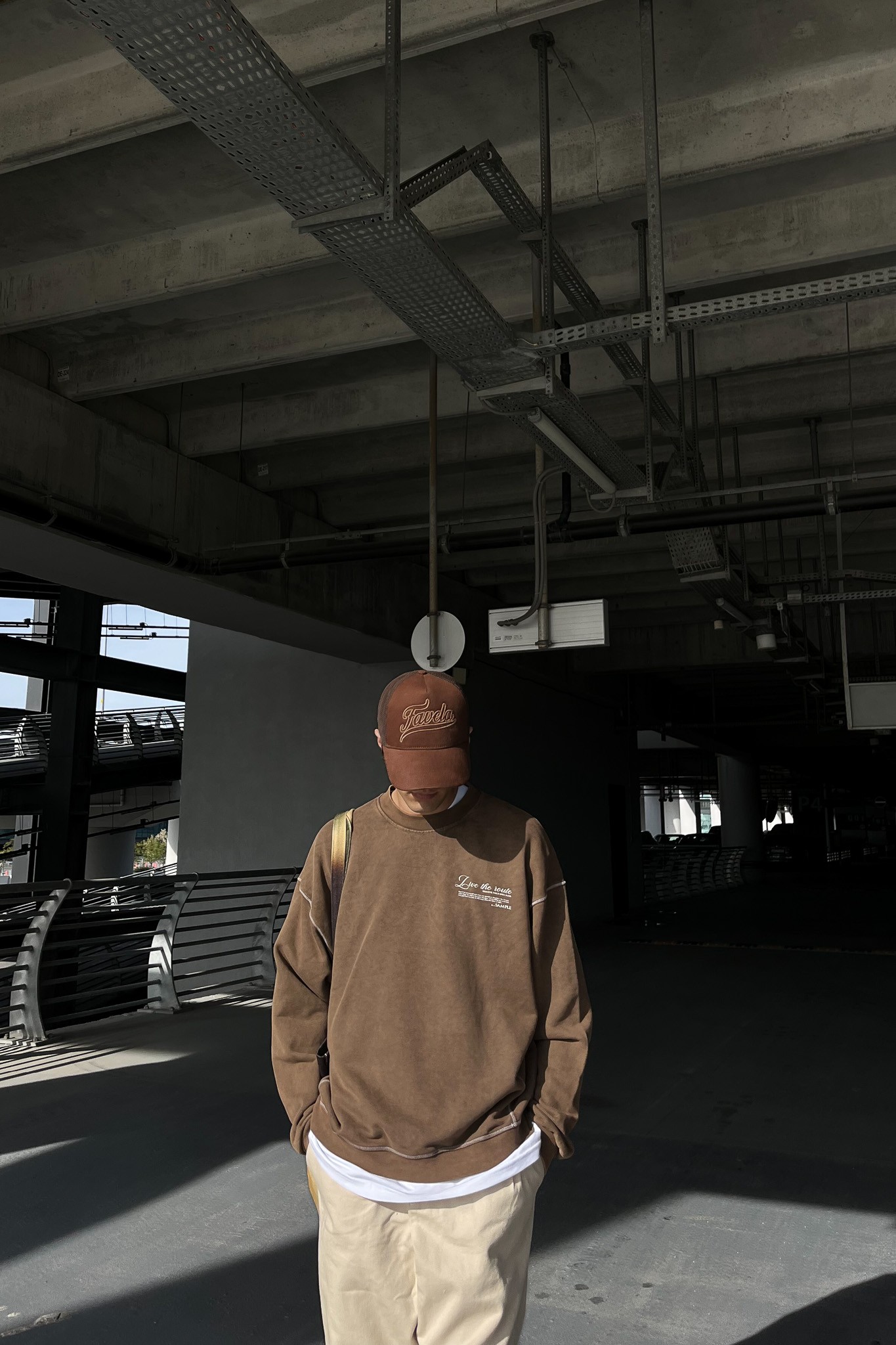 Yıkamalı Cultivate Sırt Baskılı Kahve Sweatshirt