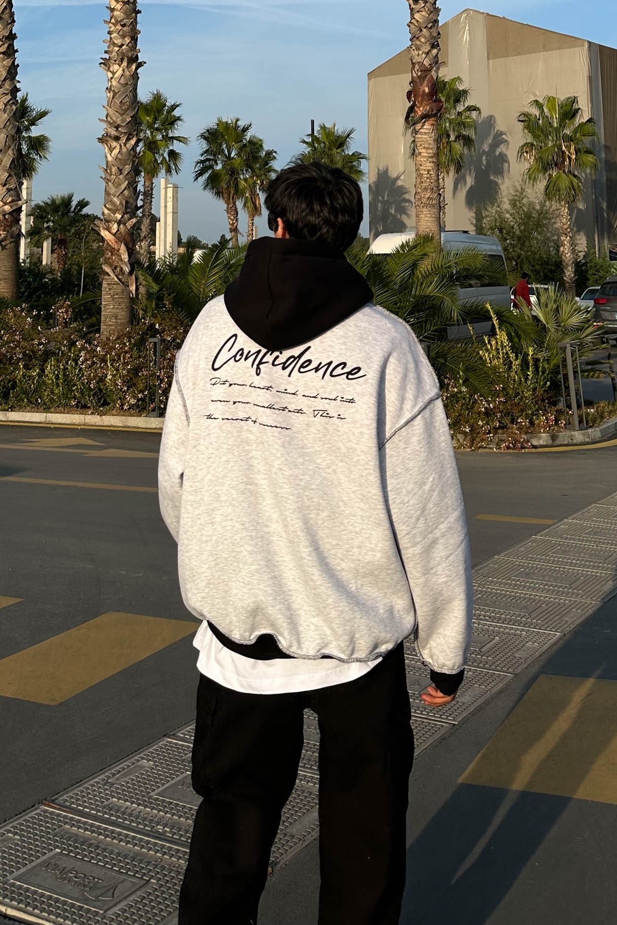 Confidence Baskılı Ters Dikiş Gri Oversize Sweatshirt
