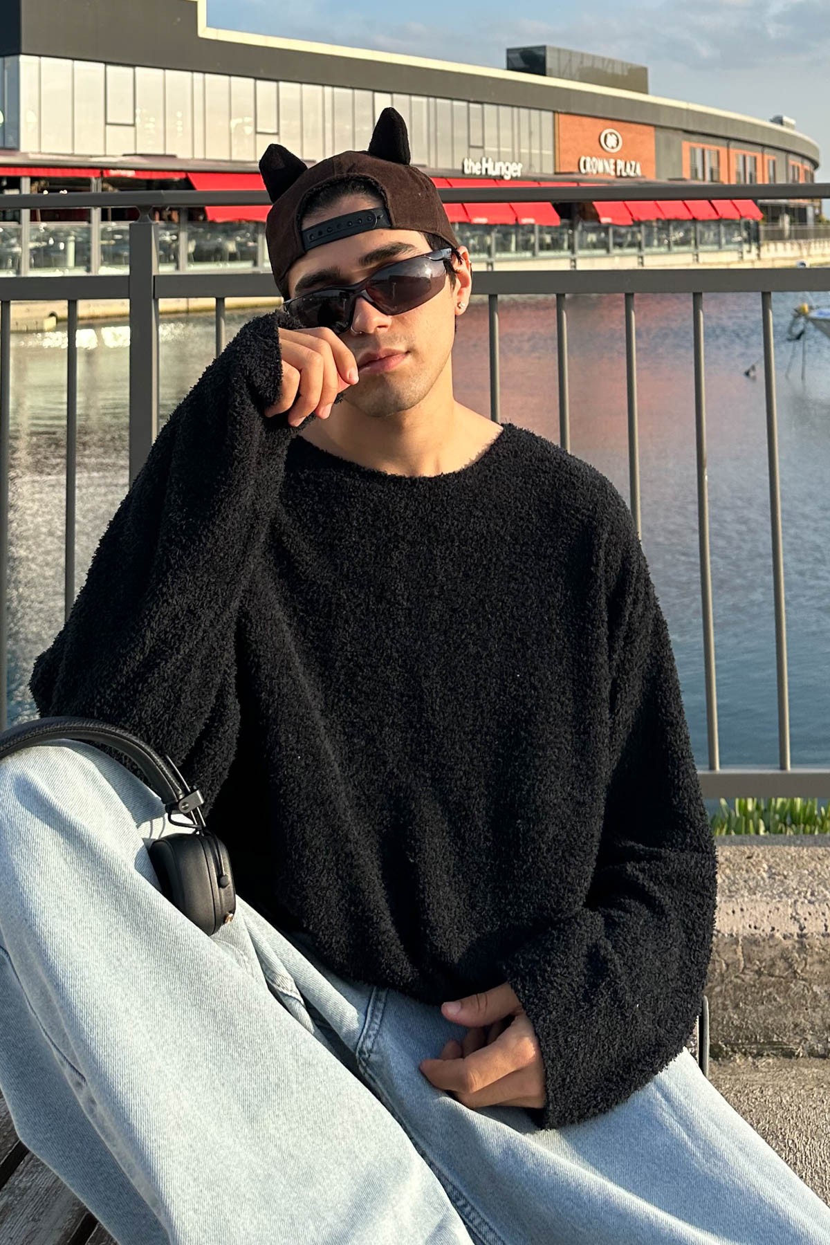 Strix Siyah Peluş Kumaş Sweatshirt