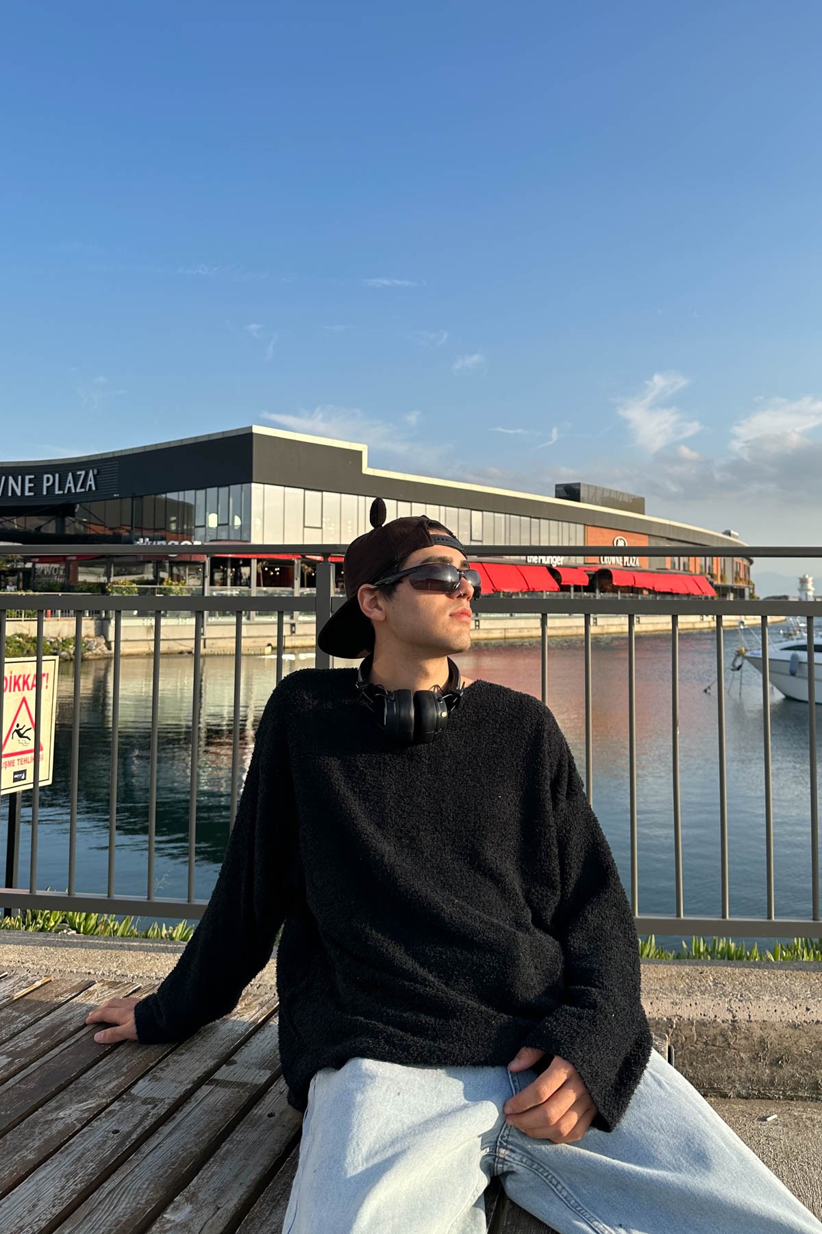 Strix Siyah Peluş Kumaş Sweatshirt