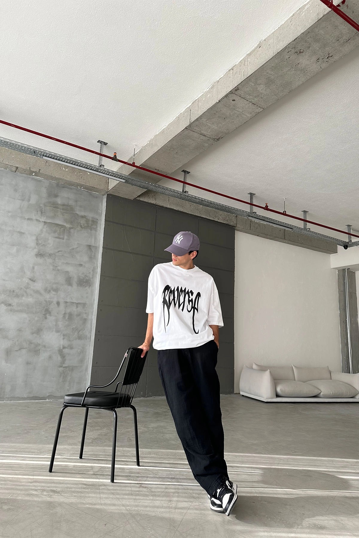 Reverse Baskılı Oversize Beyaz T-Shirt