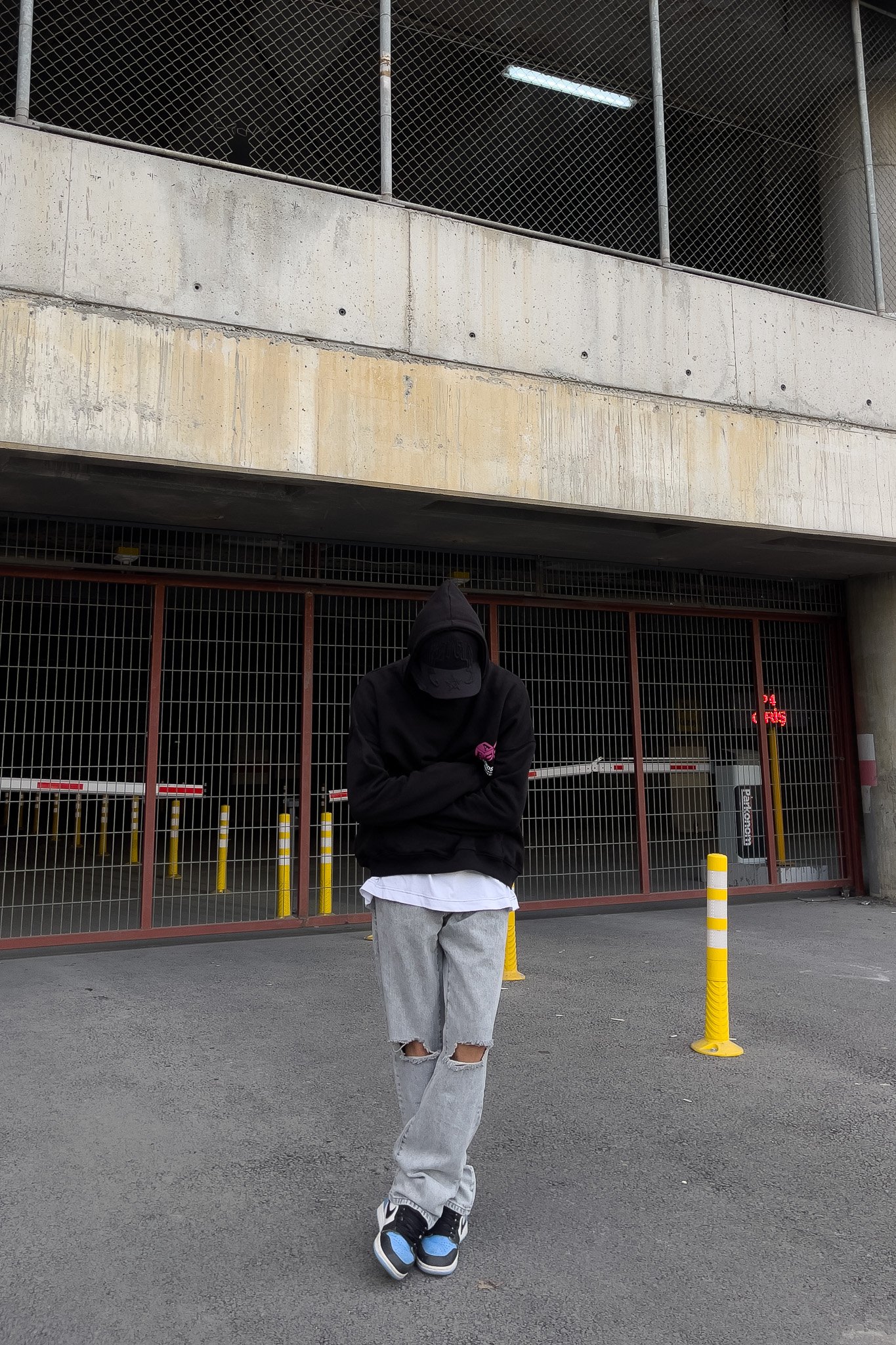 Yıkamalı Yırtmaç Detay Gri Baggy Pantolon