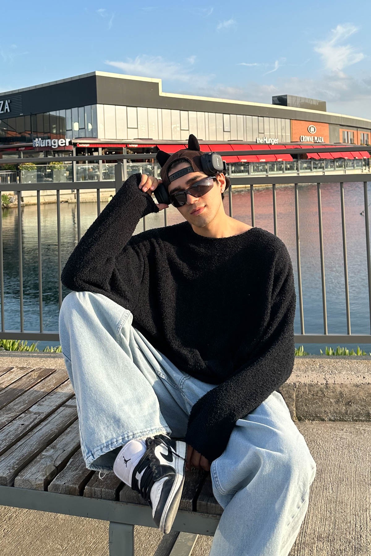 Strix Siyah Peluş Kumaş Sweatshirt