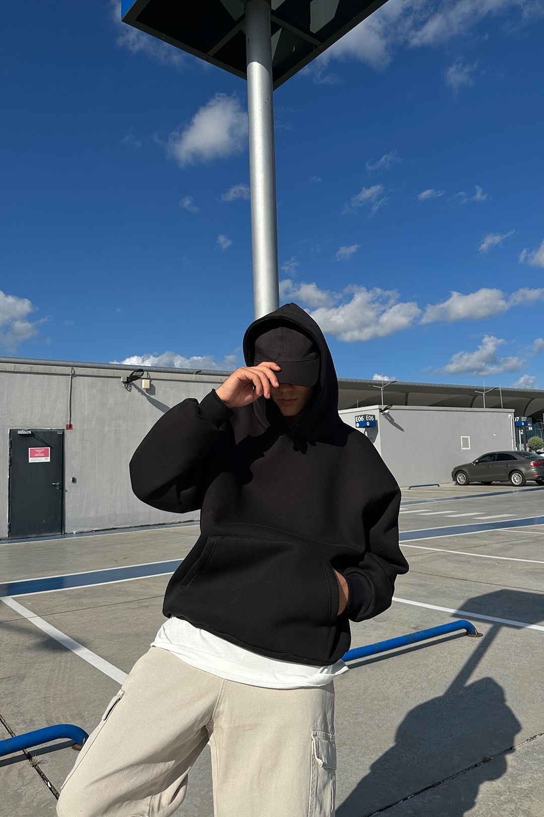 Basic Siyah Oversize Kapüşonlu Sweatshirt