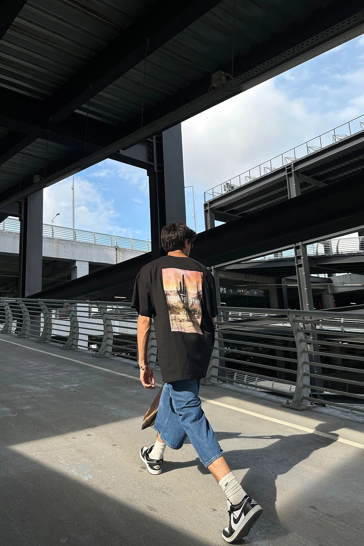 Limited Edition Sırt Baskılı Oversize Siyah T-Shirt