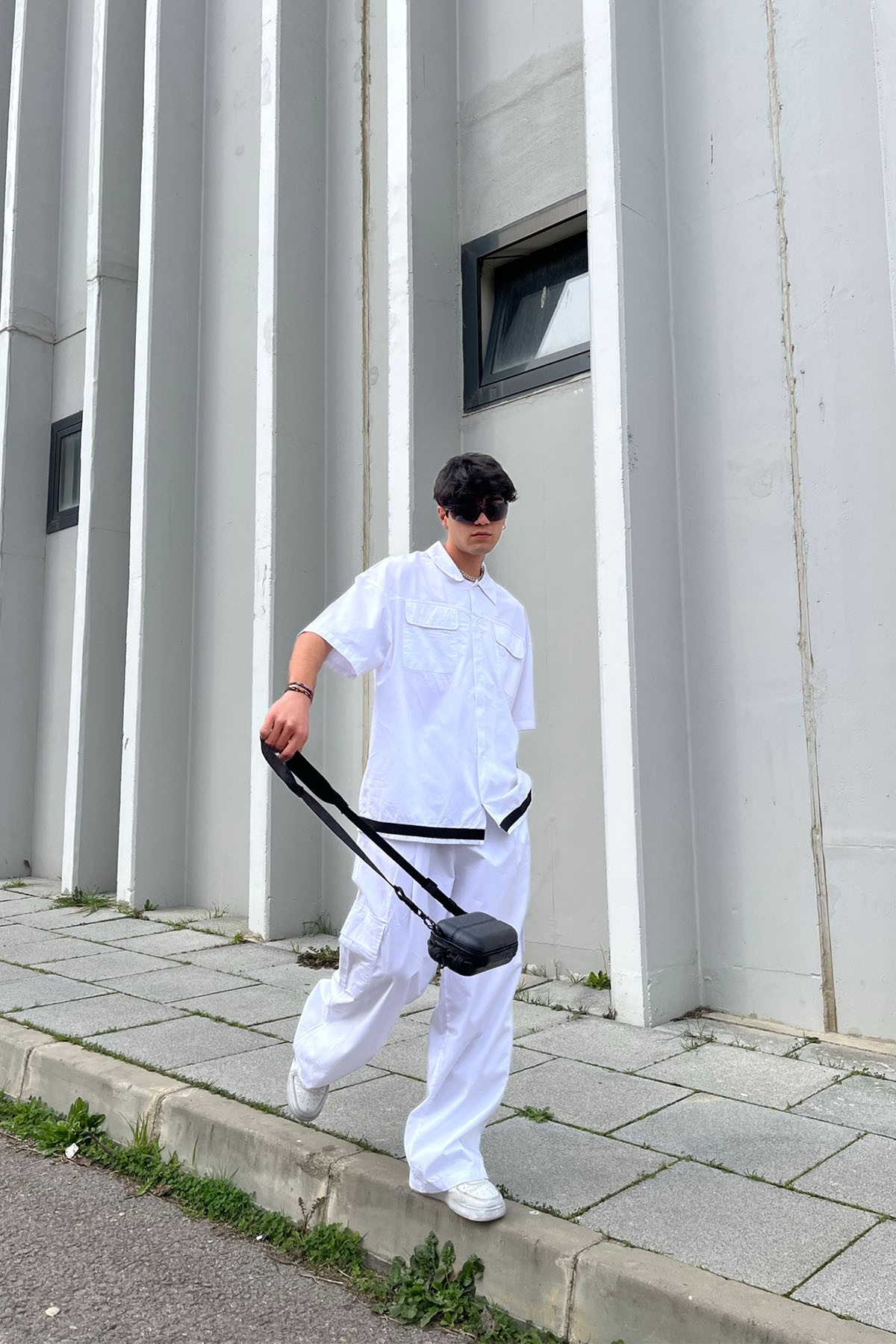 GG Baskılı Çift Çep Oversize Beyaz Gömlek