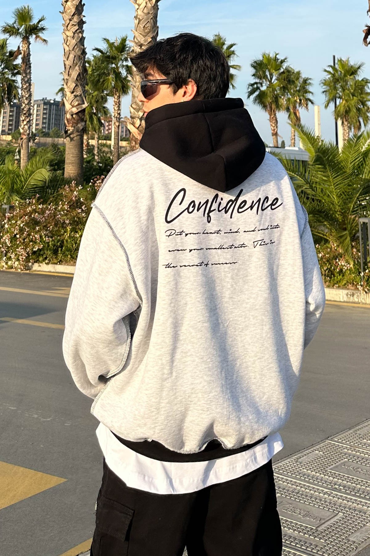 Confidence Baskılı Ters Dikiş Gri Oversize Sweatshirt
