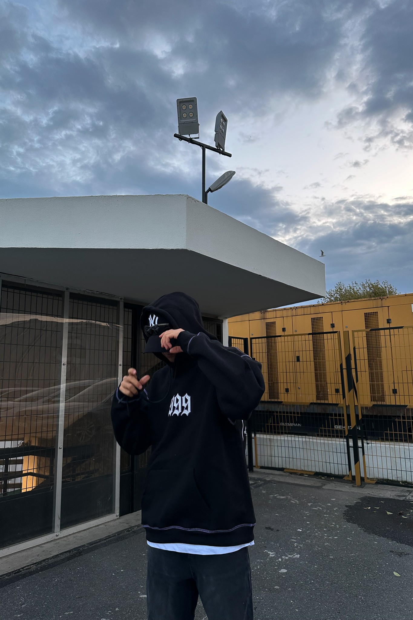999 Eye Baskılı Siyah Sweatshirt