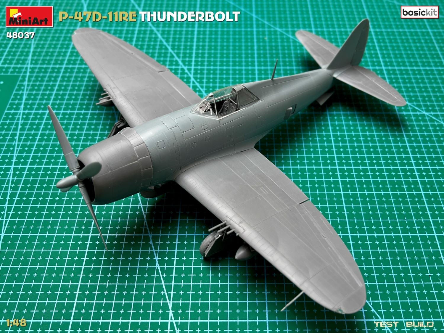 MiniArt 48037 1:48 P-47D-11RE Thunderbolt Uçak Maketi Temel Kit