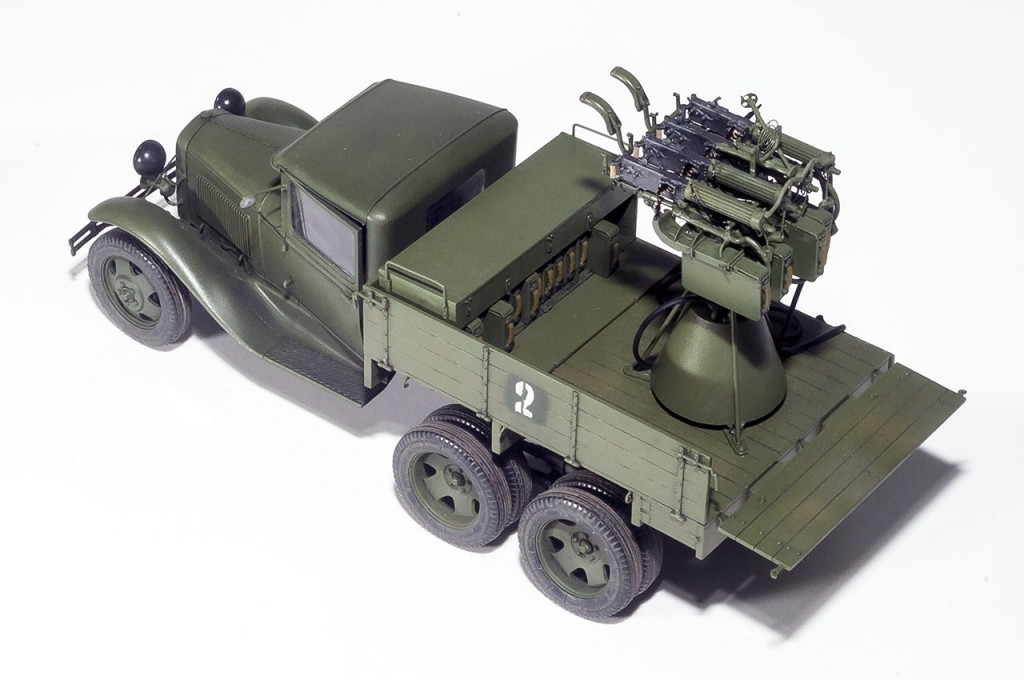 MiniArt 35177 1:35 GAZ-AAA Dörtlü M4 Maxim ile birlikte.