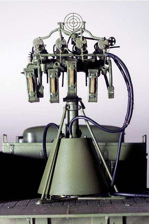 MiniArt 35177 1:35 GAZ-AAA Dörtlü M4 Maxim ile birlikte.
