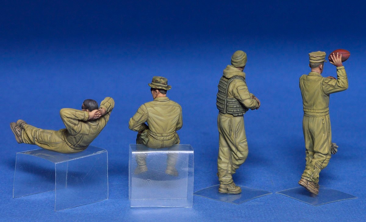 MiniArt 37049 1:35 Dinlenen USMC Tank Mürettebatı