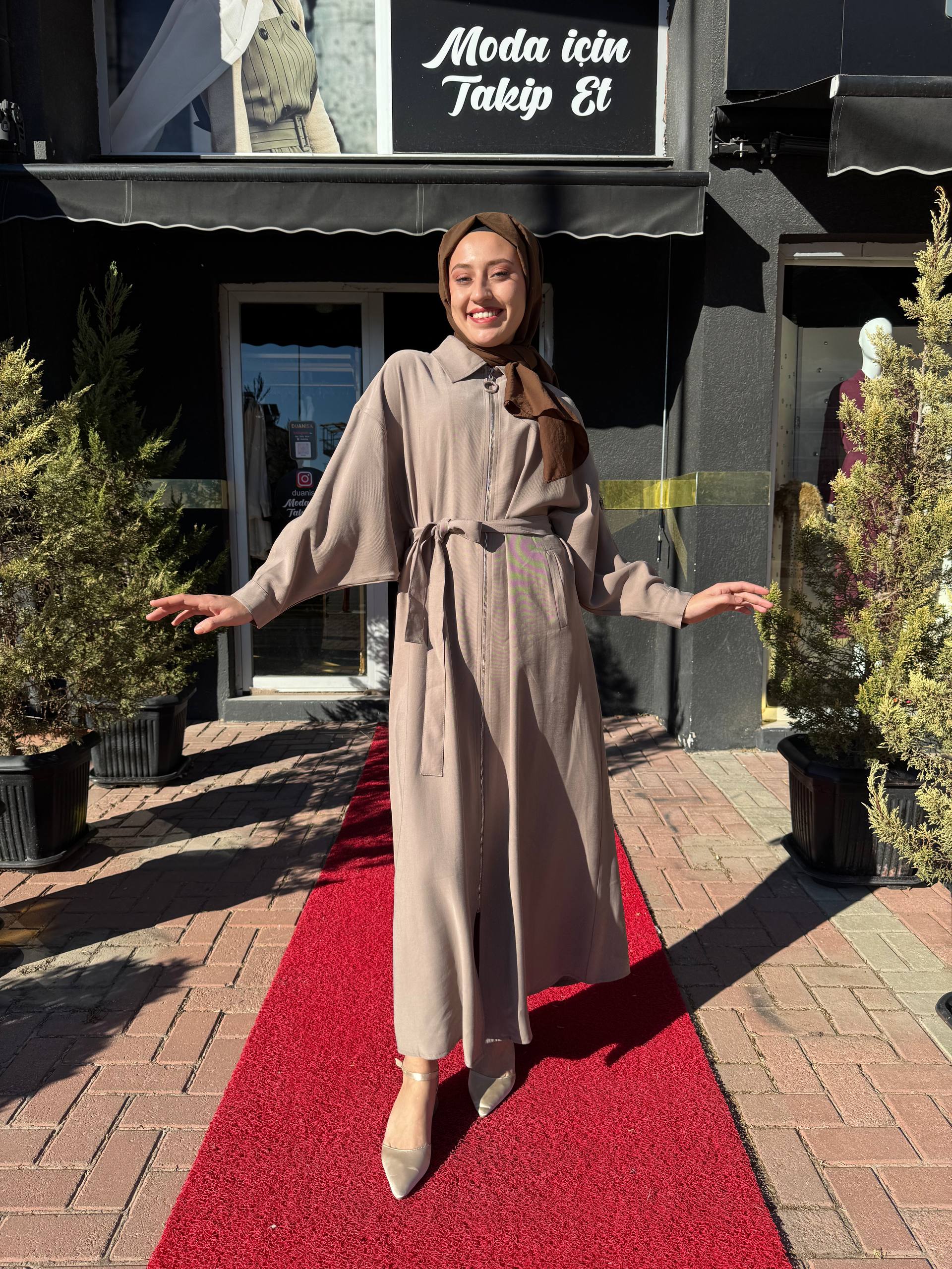 Ceremony Önden Fermuarlı Tek Kolu Taş Detay İçten Kemerli Kap W-6881 - Vizon