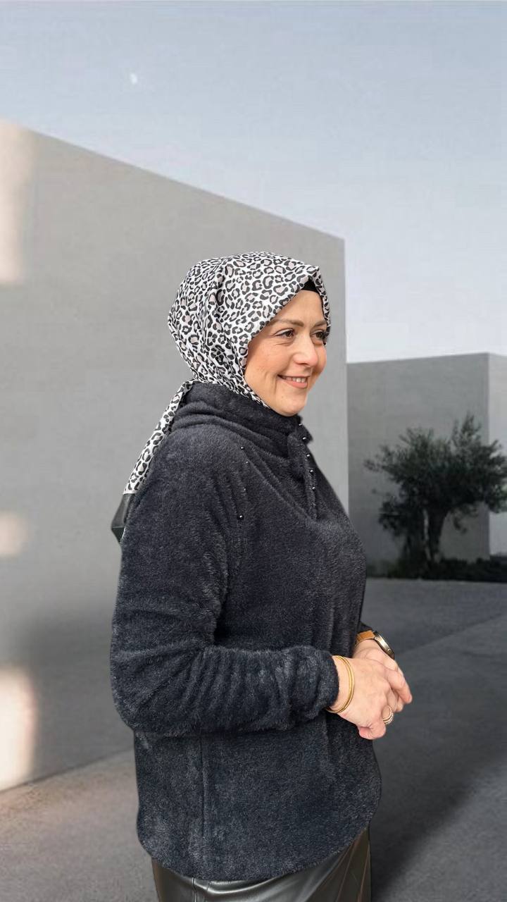 Ceremony Yakasının Bağcığı Ve Önü İnci İşlemeli Kısa Yumoş Triko Kazak W-51105