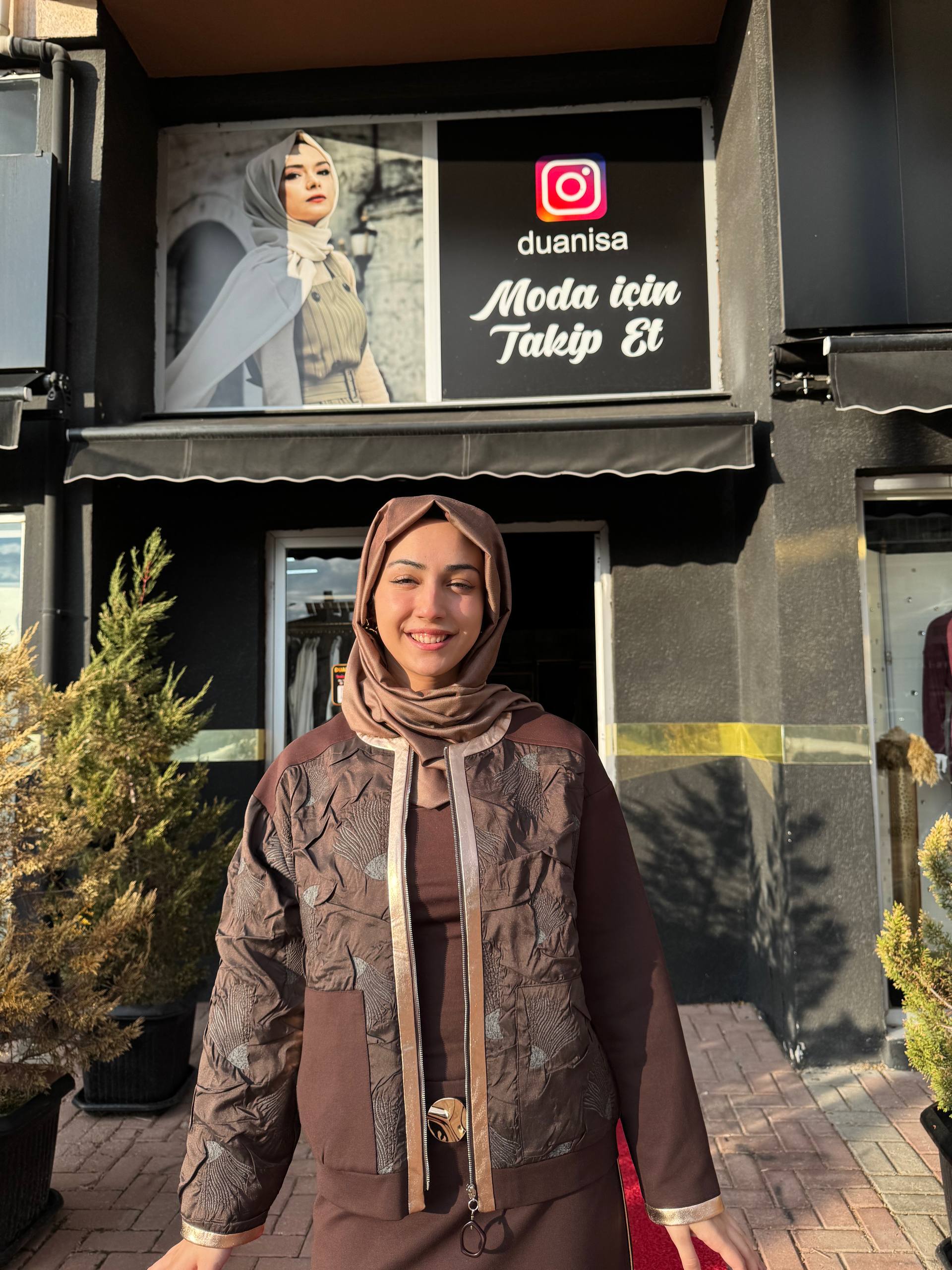 Ceremony Santana Deri Garnili Kısa Ceket Ve Biye Detaylı Kemerli Gold Aksesuarlı Çelik Etek Takım  W-6850