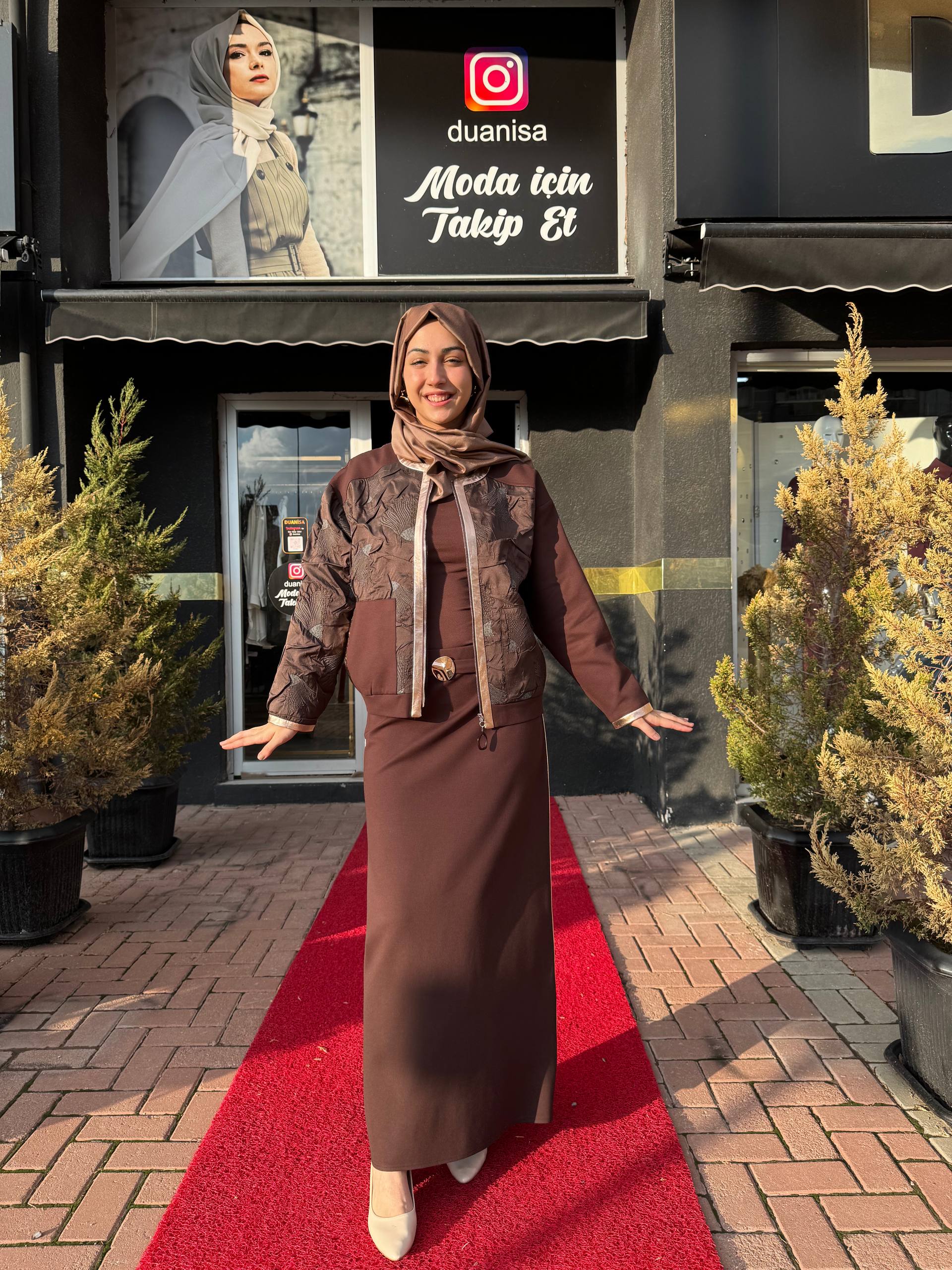 Ceremony Santana Deri Garnili Kısa Ceket Ve Biye Detaylı Kemerli Gold Aksesuarlı Çelik Etek Takım  W-6850