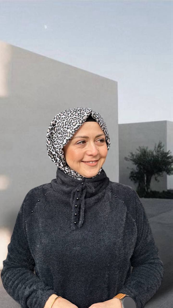 Ceremony Yakasının Bağcığı Ve Önü İnci İşlemeli Kısa Yumoş Triko Kazak W-51105