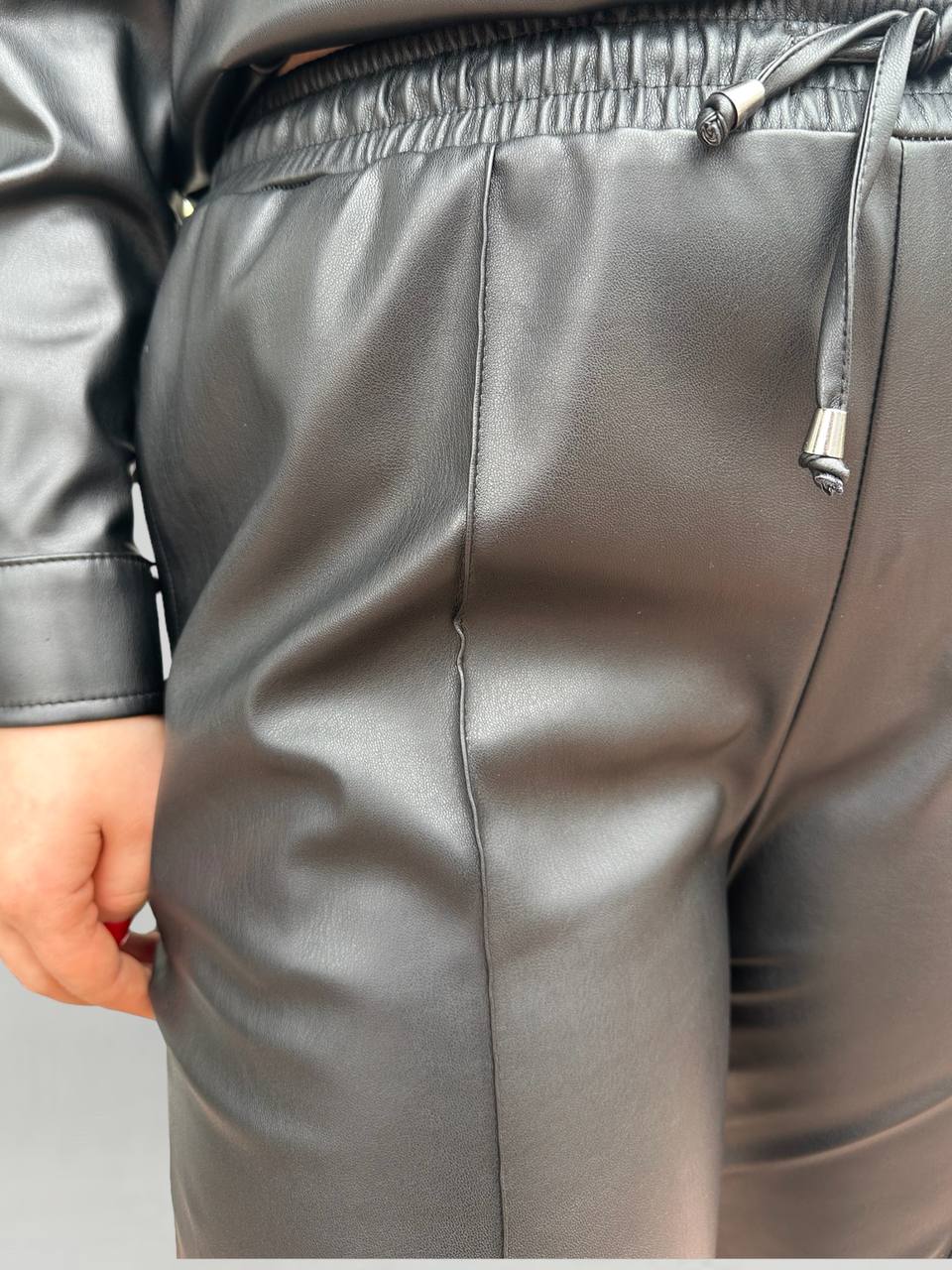 Sentez Önü Dikişli Deri Pantolon Siyah