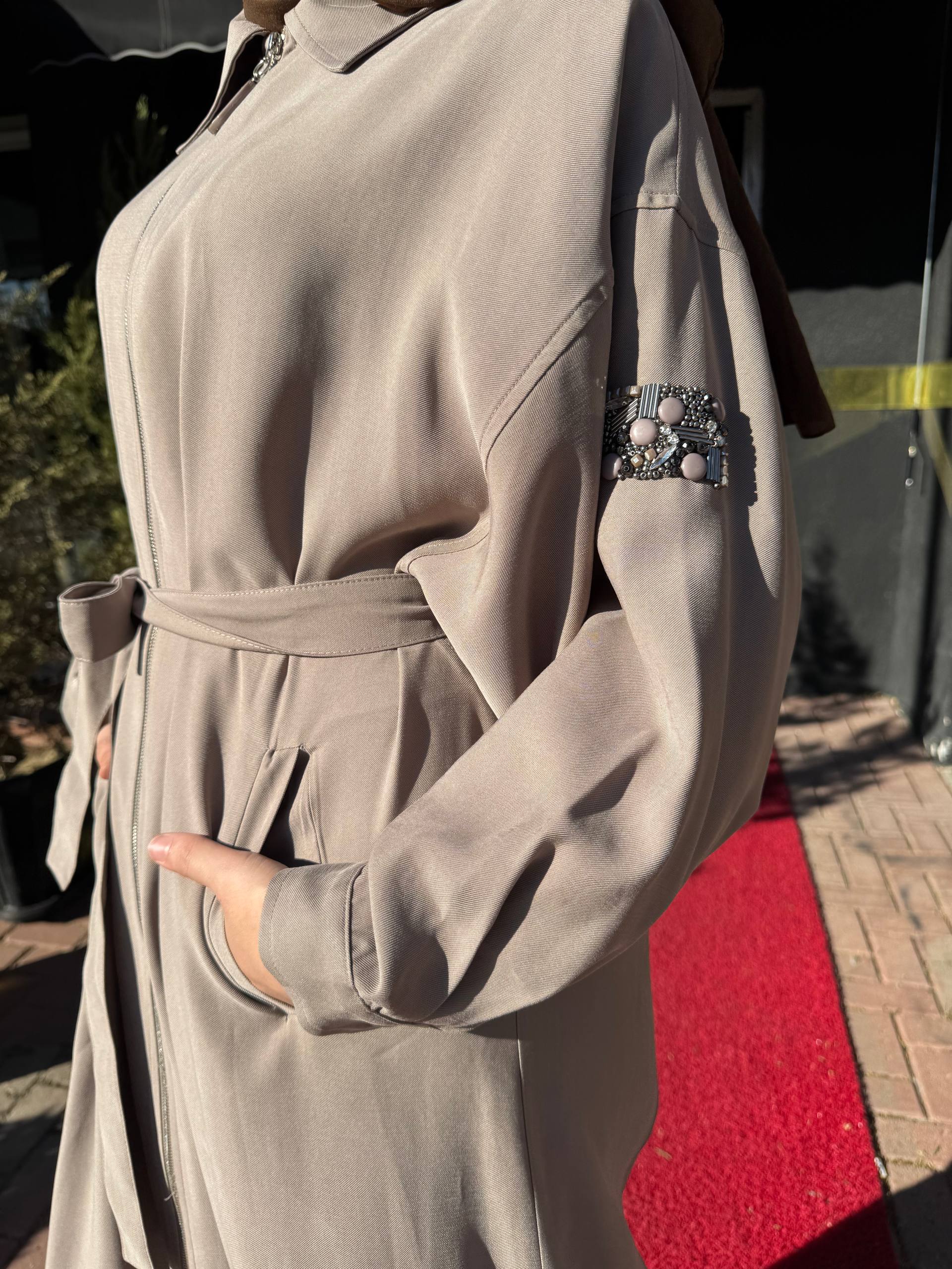 Ceremony Önden Fermuarlı Tek Kolu Taş Detay İçten Kemerli Kap W-6881