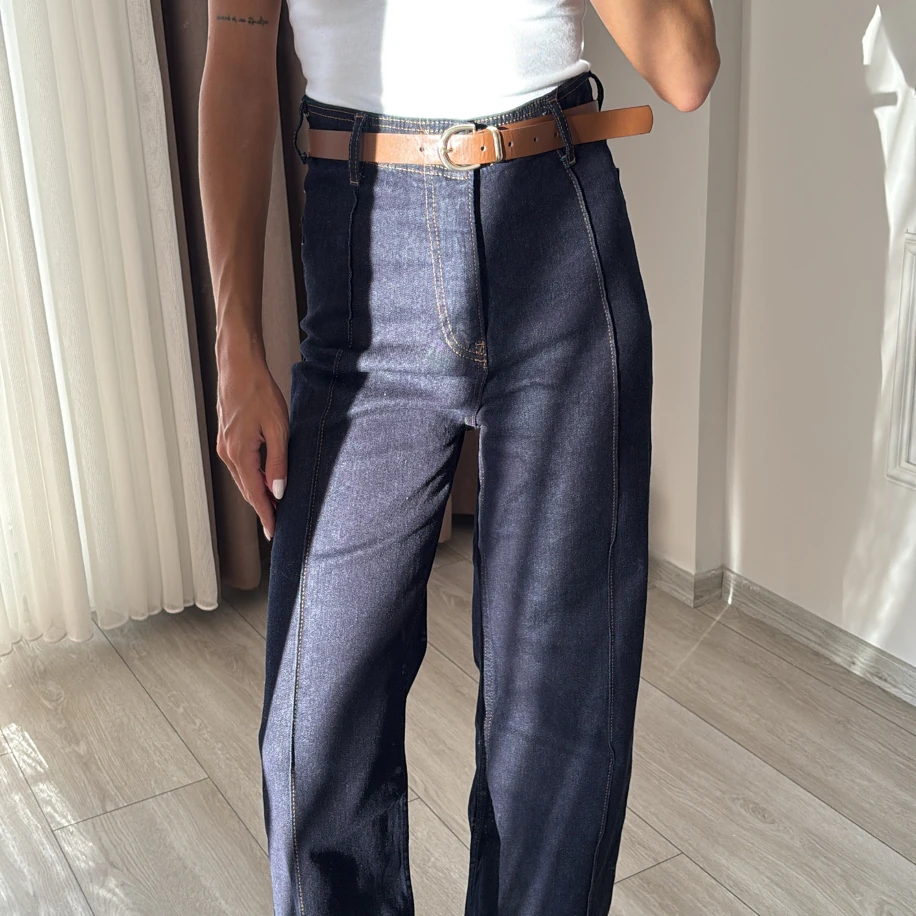 Dikiş Detay Kemerli Jean