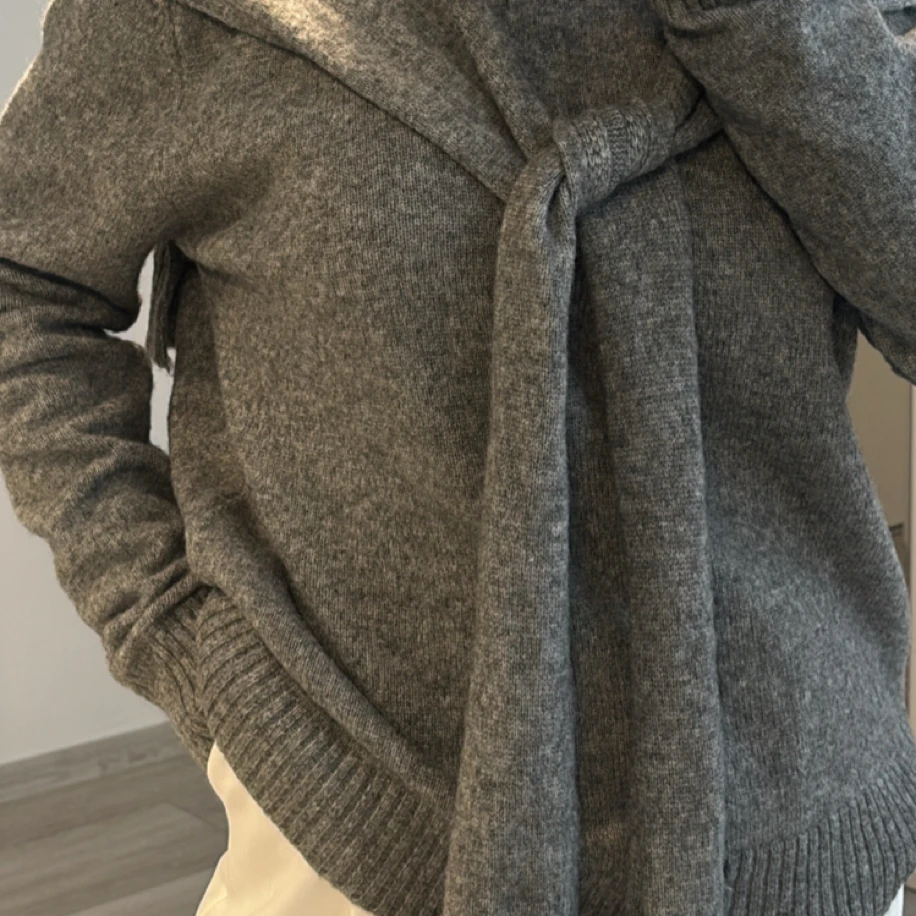 Bağlama Detay Gri Kazak