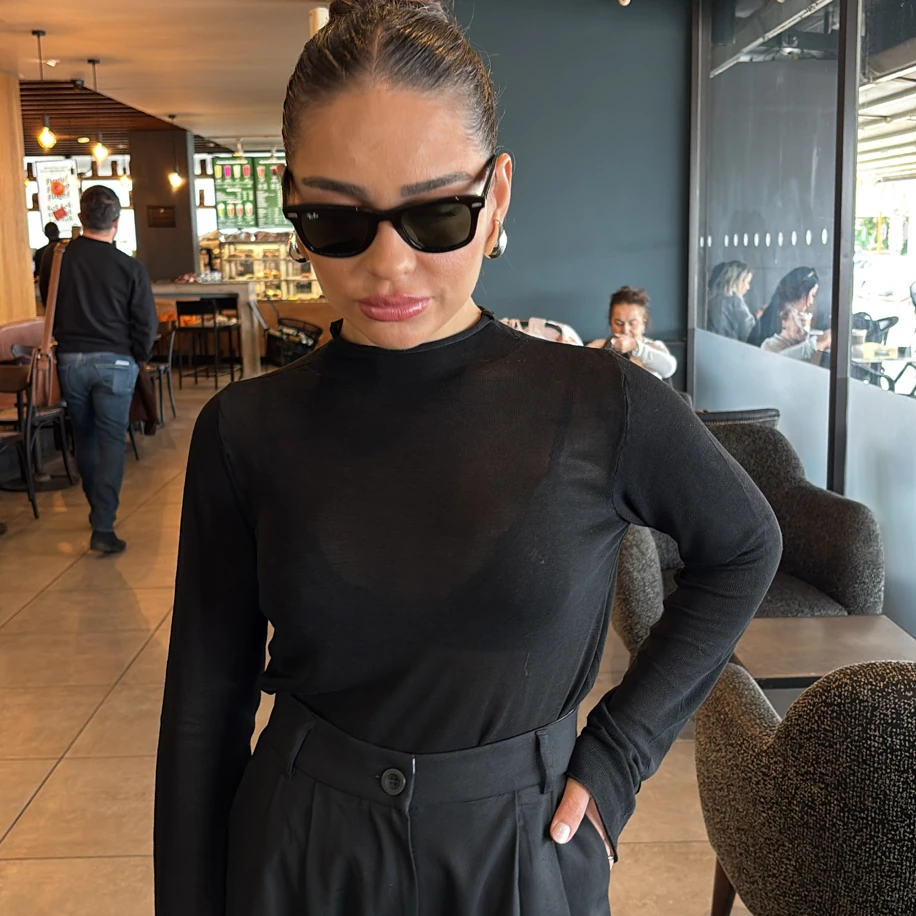 Siyah dik yaka triko