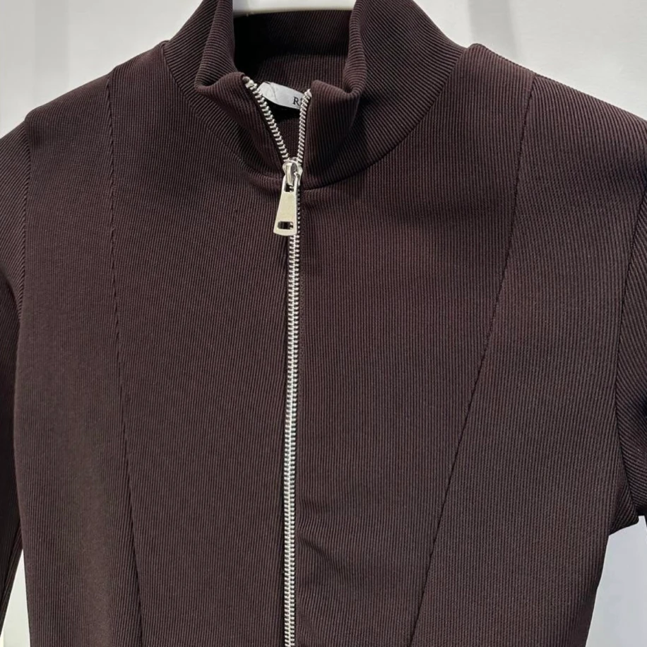 Parmak Geçmeli Fermuarlı Kahve Bluz