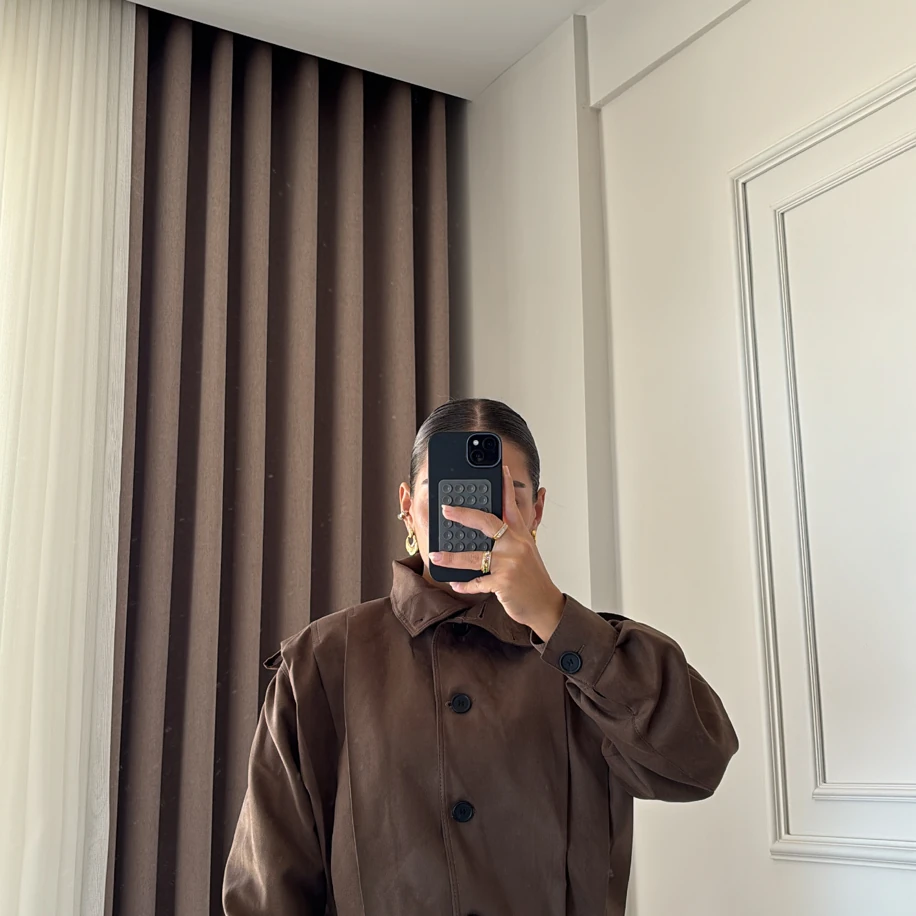 Omuz düğmeli süet ceket