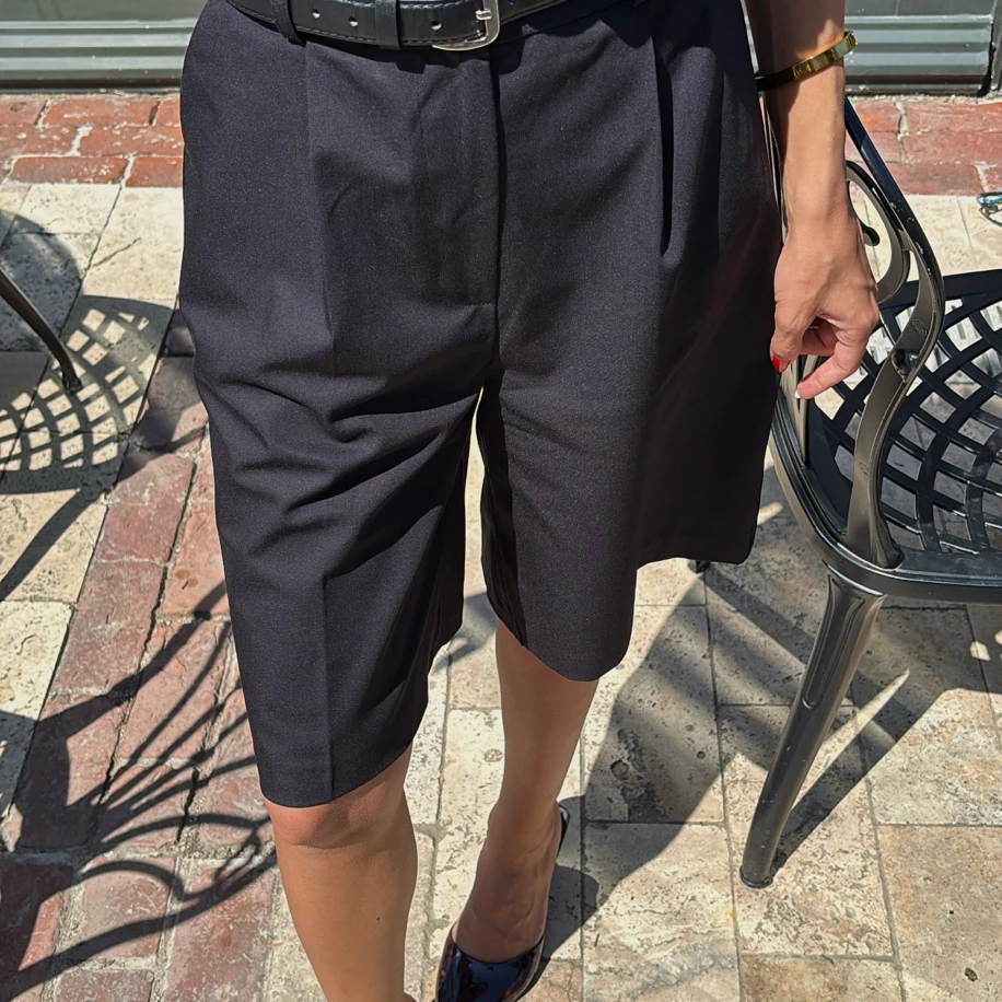 Siyah Pileli Bermuda