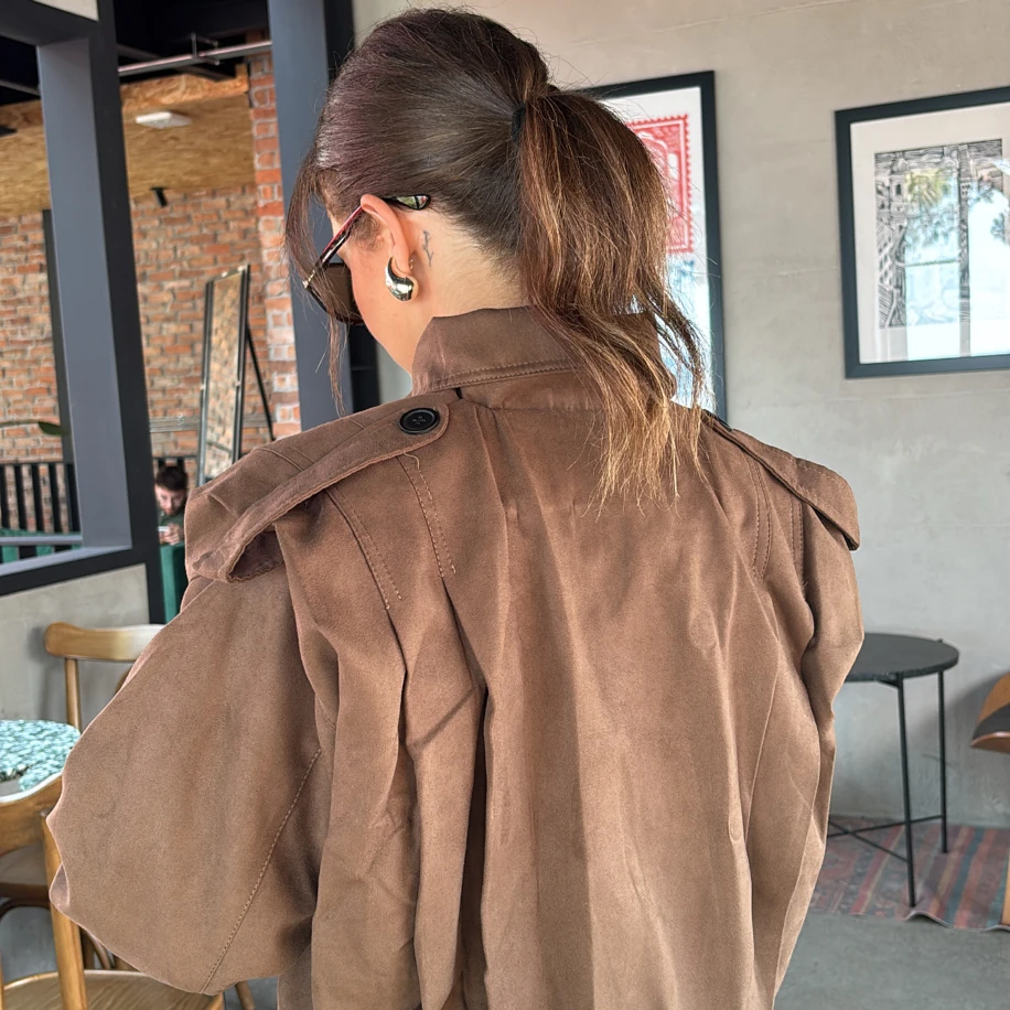 Omuz düğmeli süet ceket