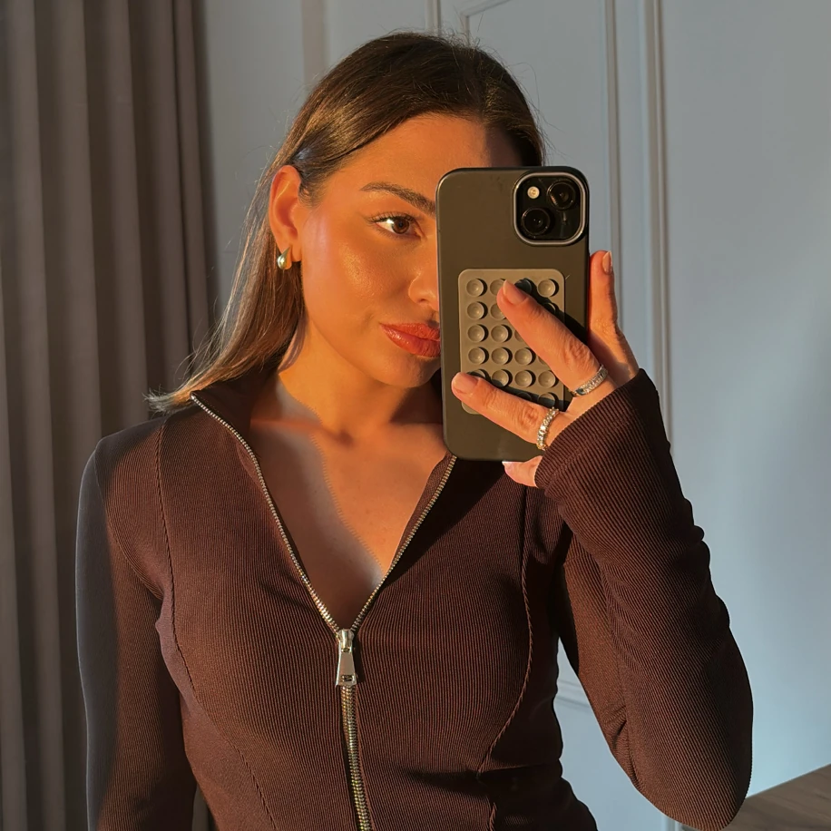 Parmak Geçmeli Fermuarlı Kahve Bluz