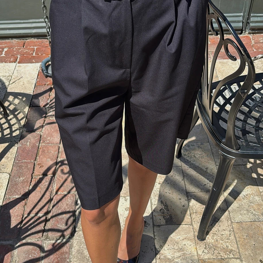 Siyah Pileli Bermuda