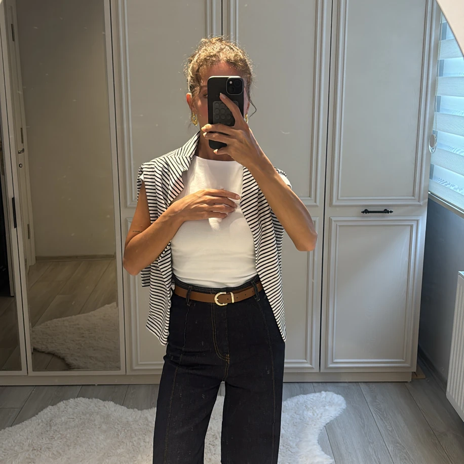 Dikiş Detay Kemerli Jean