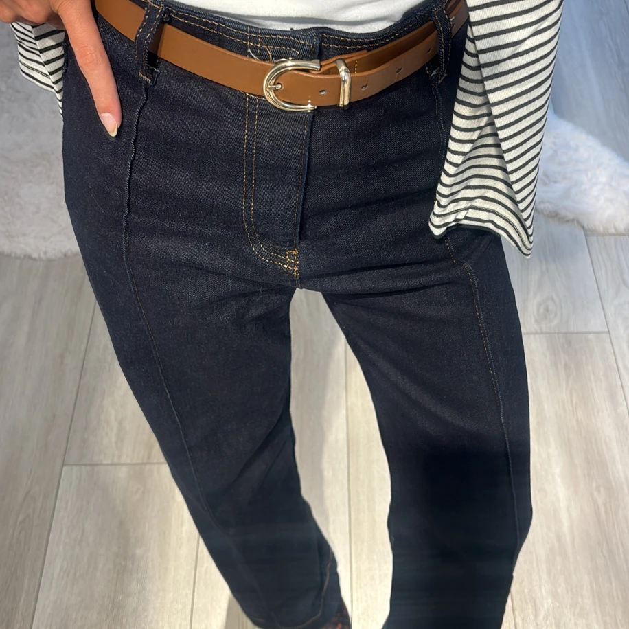 Dikiş Detay Kemerli Jean