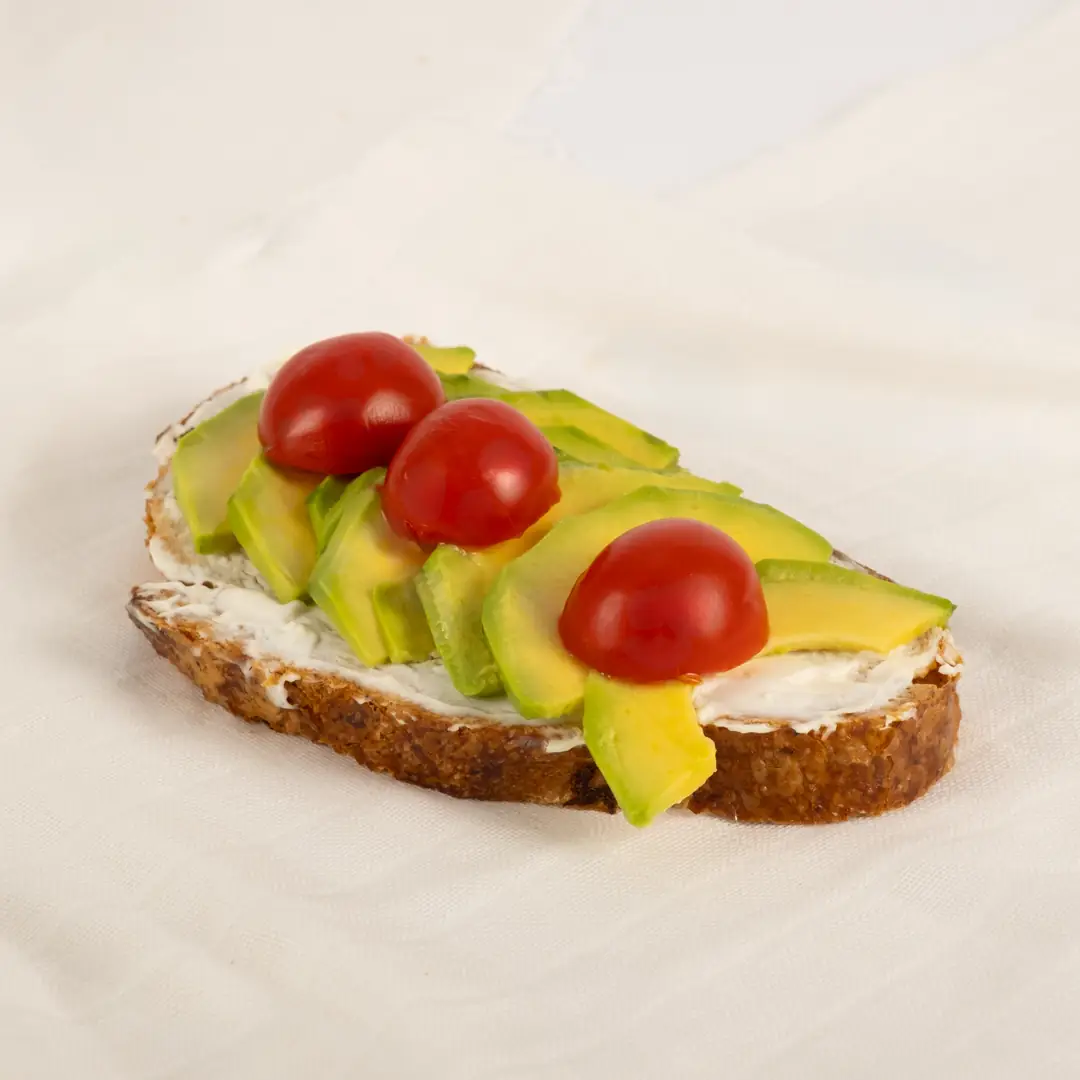 Siyez Ekmeği, Avokado ve Chery Domates