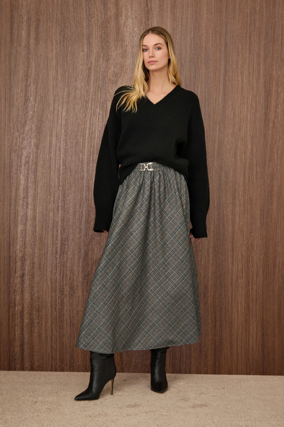 Beli Tokalı Midi Etek