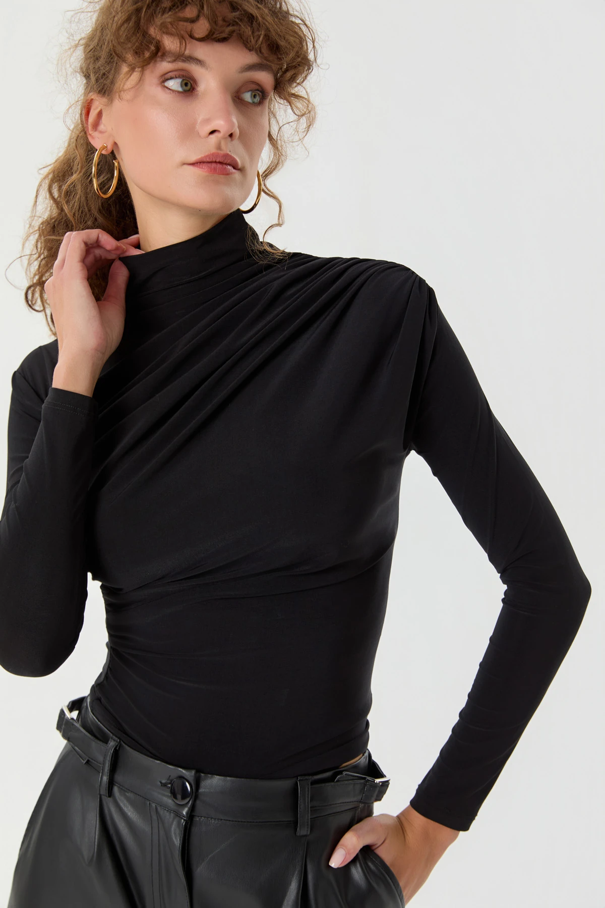 Balıkçı Yaka Drapeli Bluz