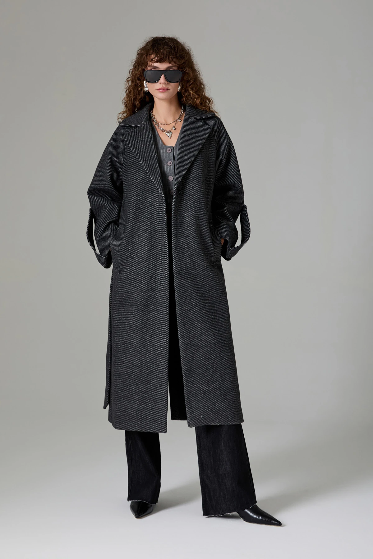 Yandan Cepli Uzun Kaşe Kaban