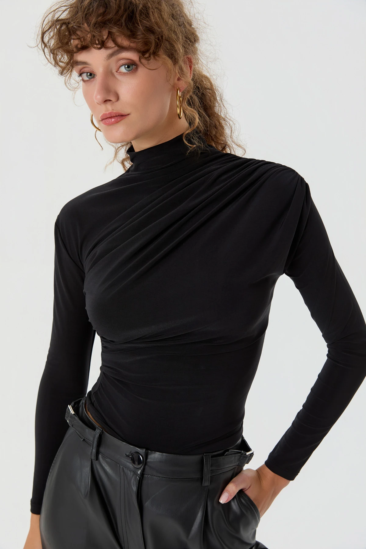 Balıkçı Yaka Drapeli Bluz