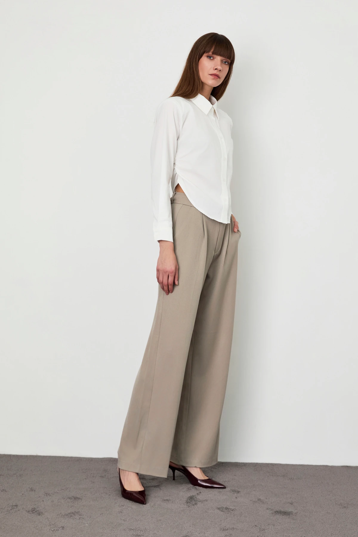 Arka Detaylı Omuzu Vatkalı Gömlek