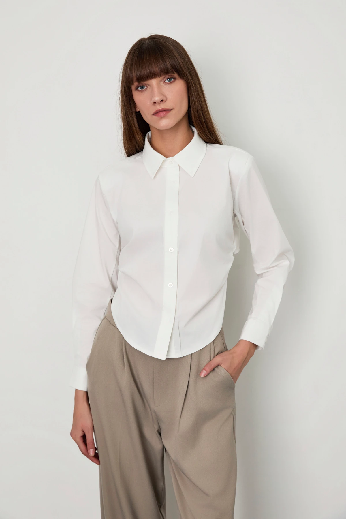 Arka Detaylı Omuzu Vatkalı Gömlek