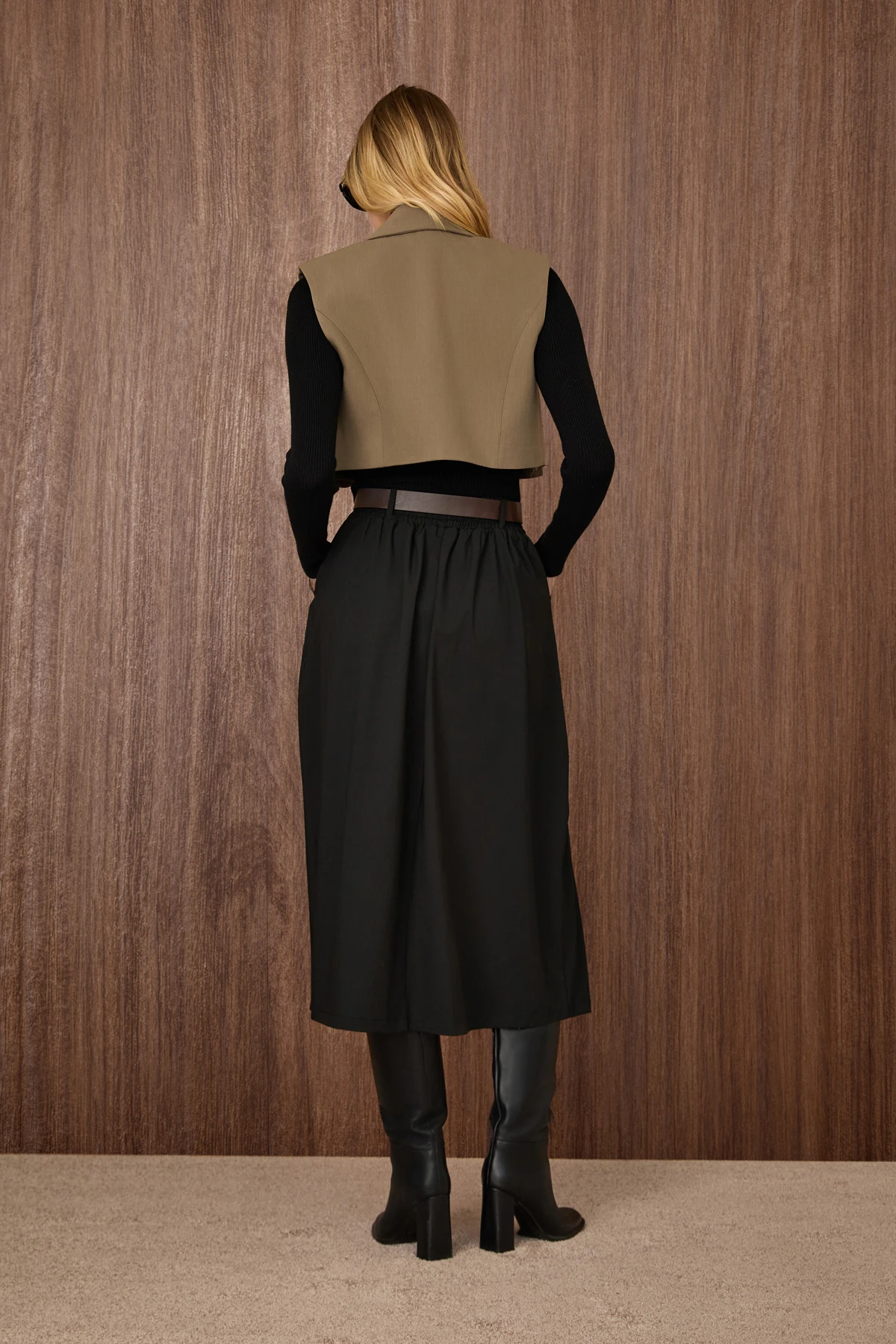 Kemerli Cep Detaylı Midi Etek