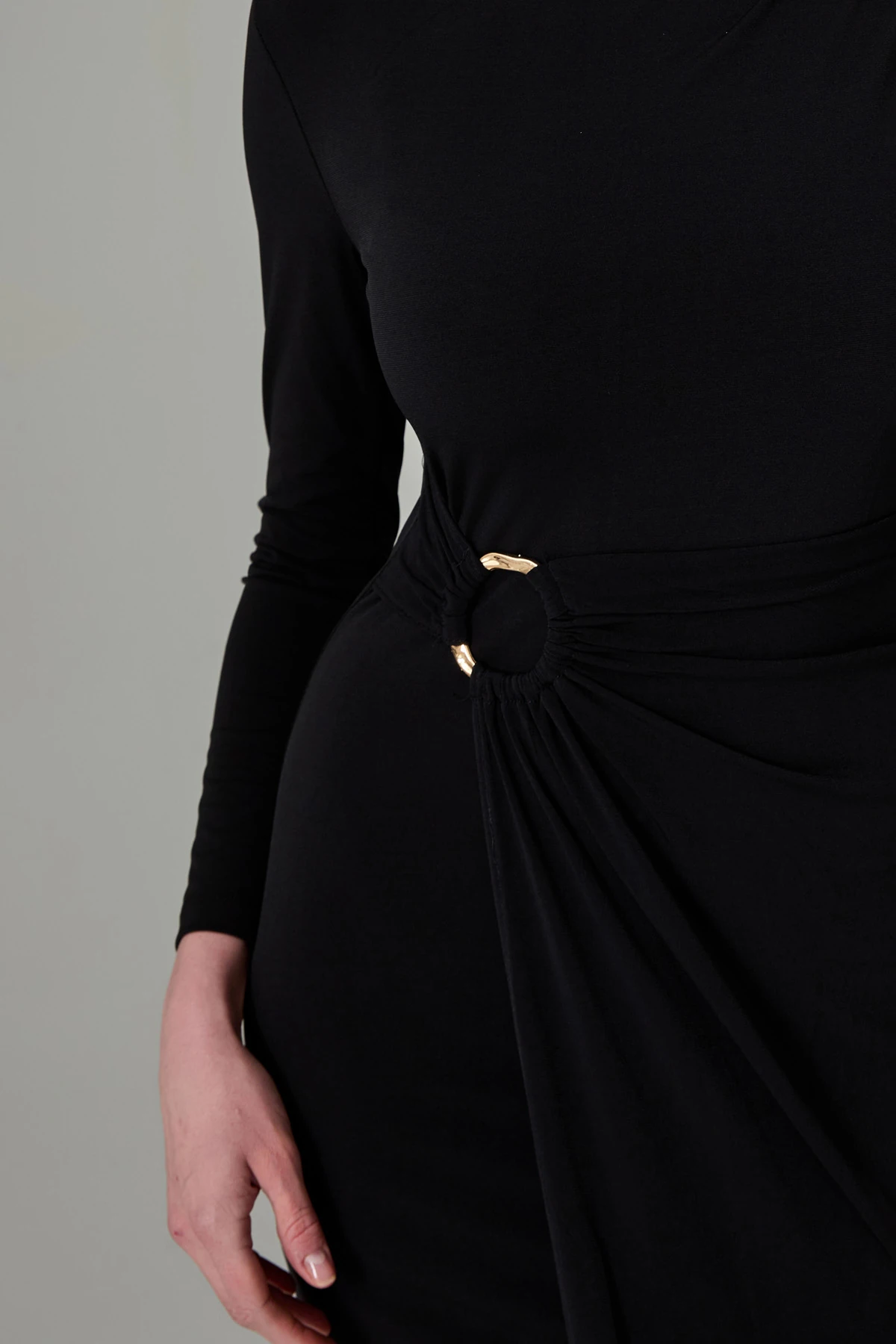 Aksesuar Detaylı Elbise