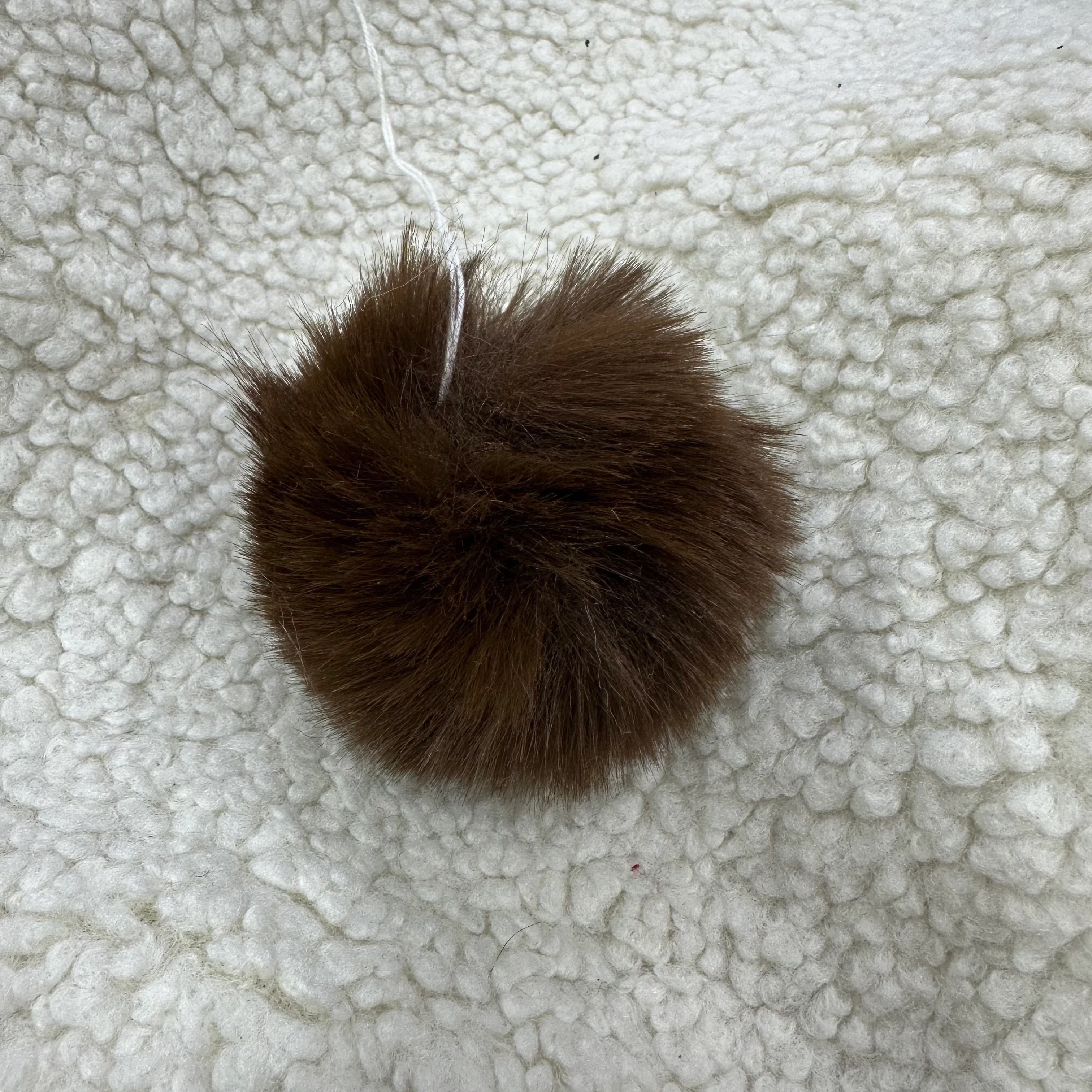 Kahverengi Kürk Ponpon